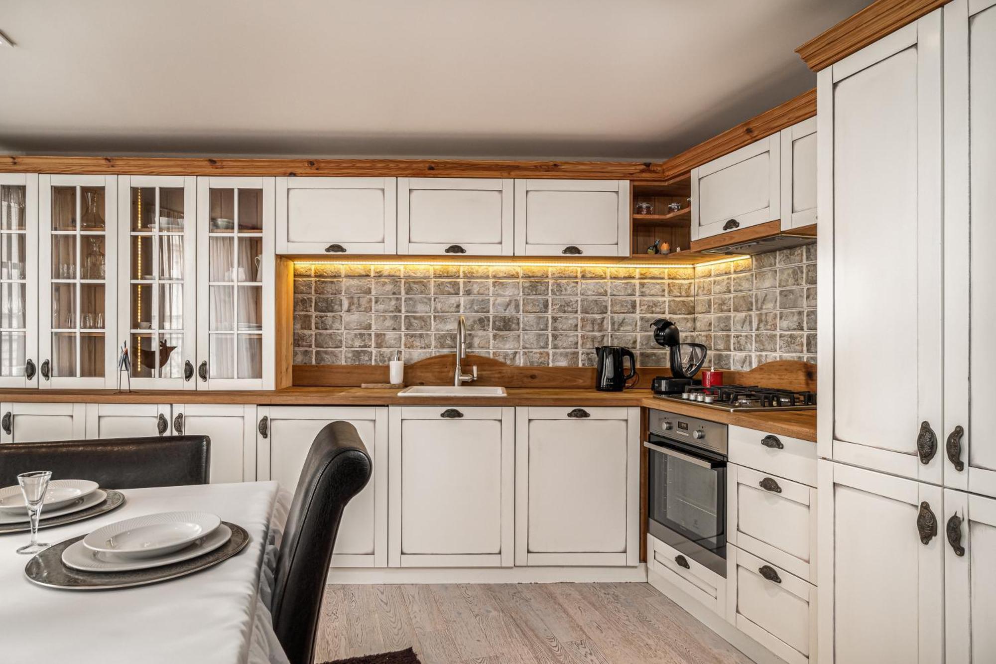 Luxurious And Royal Apartment In The Old Town Bratislava Eksteriør billede