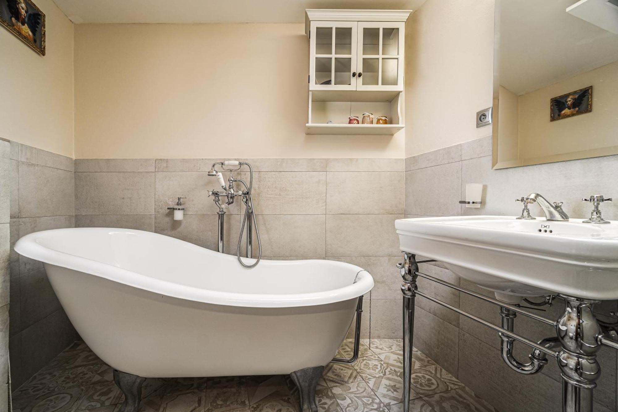 Luxurious And Royal Apartment In The Old Town Bratislava Eksteriør billede