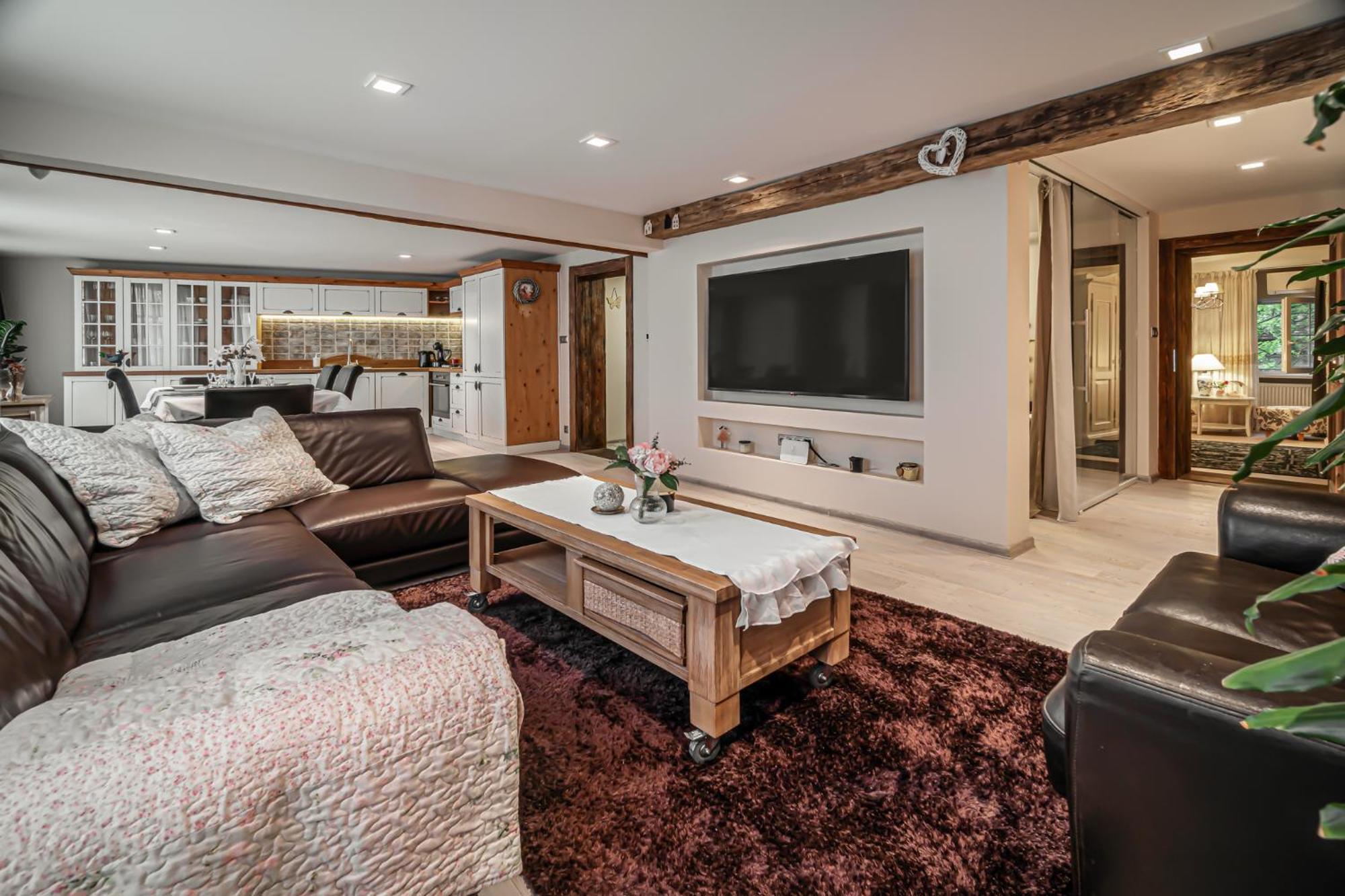 Luxurious And Royal Apartment In The Old Town Bratislava Eksteriør billede