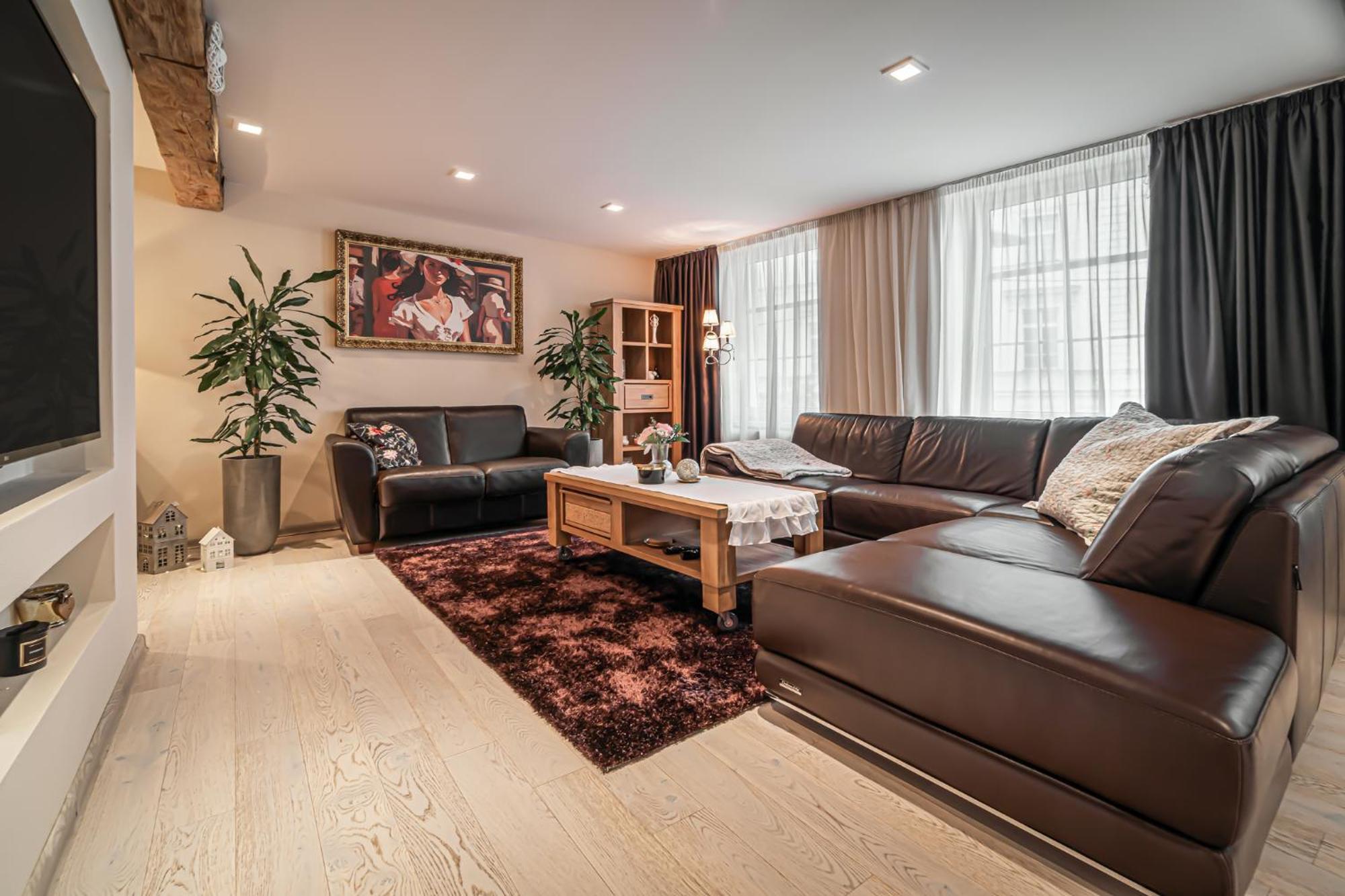 Luxurious And Royal Apartment In The Old Town Bratislava Eksteriør billede