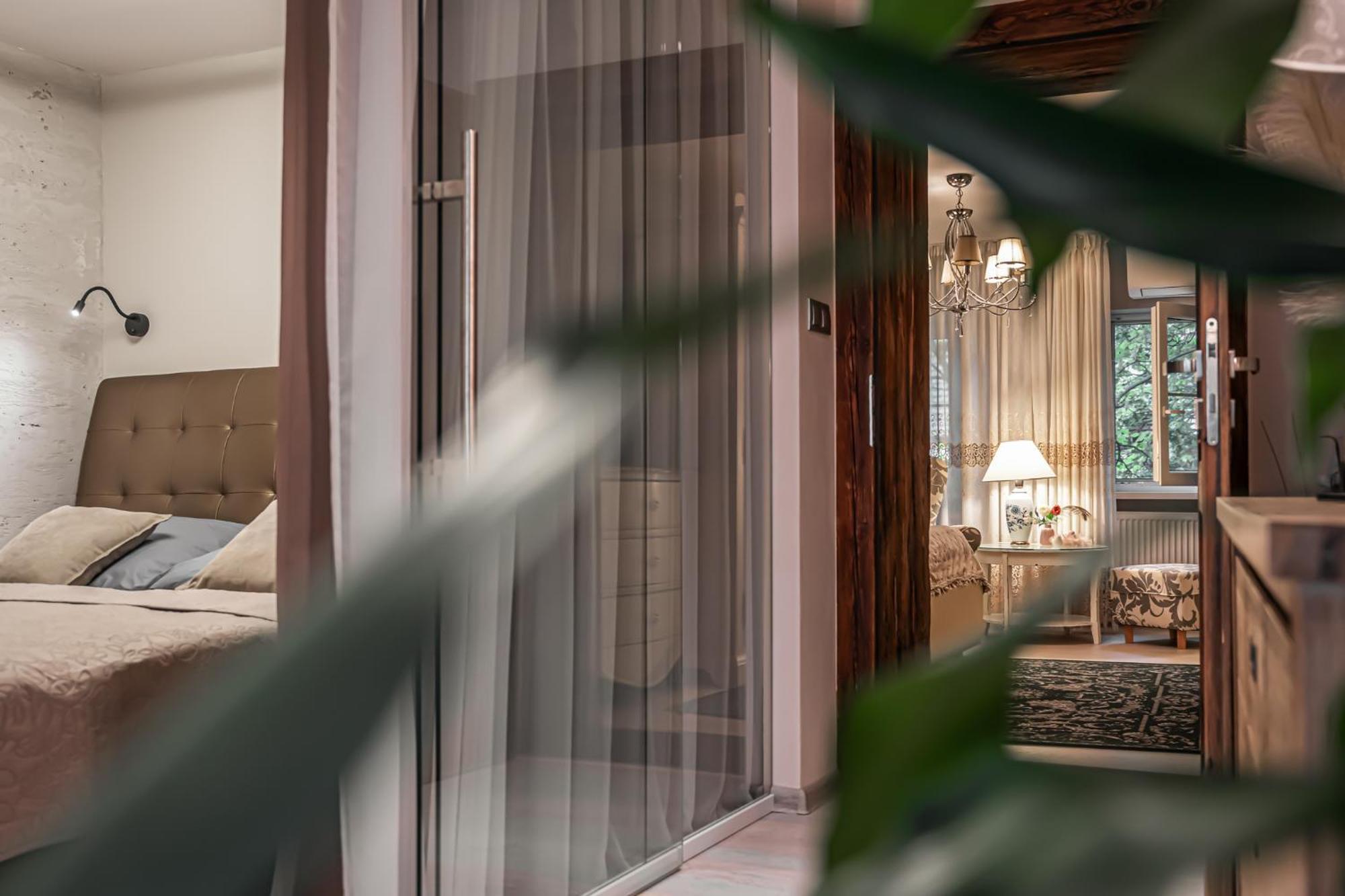 Luxurious And Royal Apartment In The Old Town Bratislava Eksteriør billede