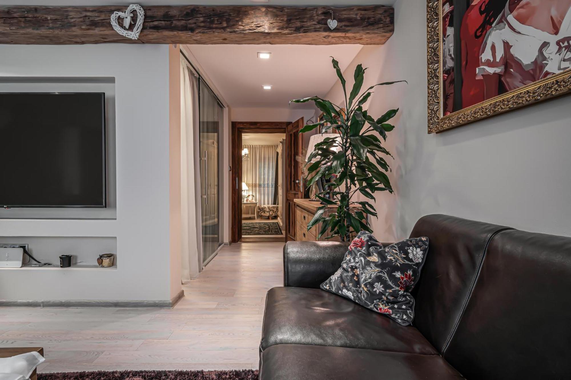Luxurious And Royal Apartment In The Old Town Bratislava Eksteriør billede