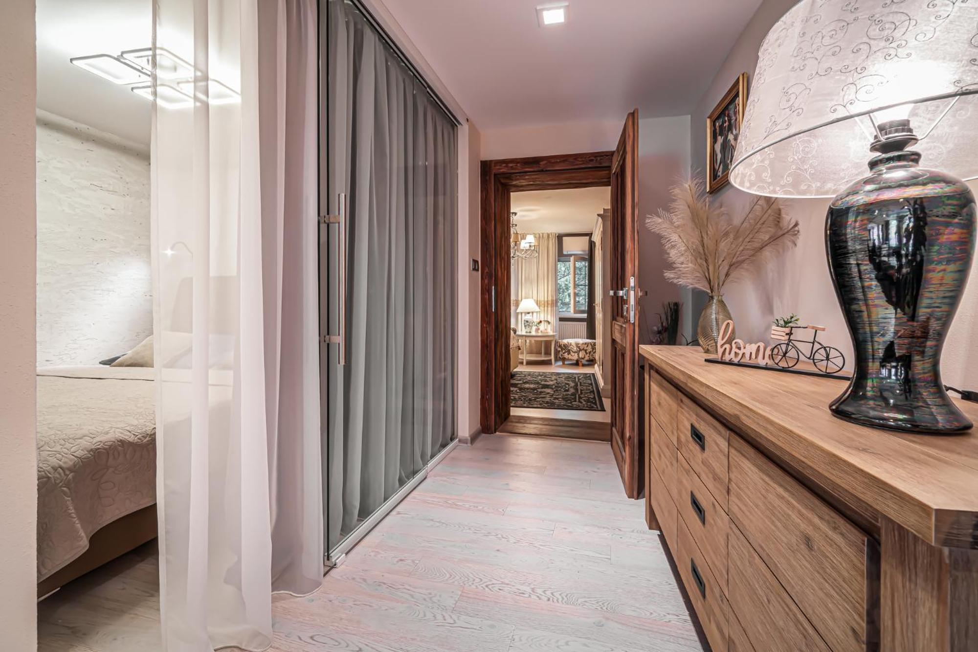Luxurious And Royal Apartment In The Old Town Bratislava Eksteriør billede